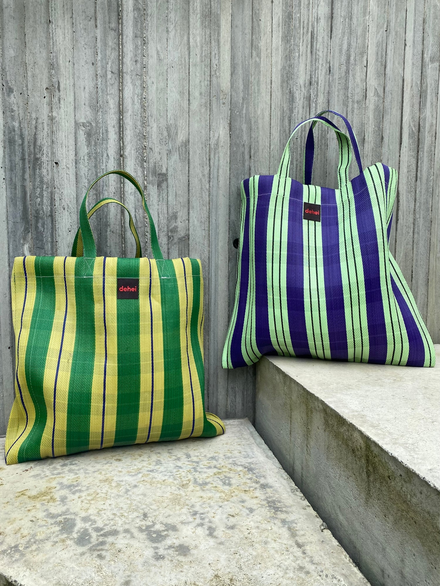 Green shopping bag with internal pocket