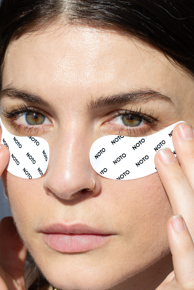 Silicone eye mask for plumping skin