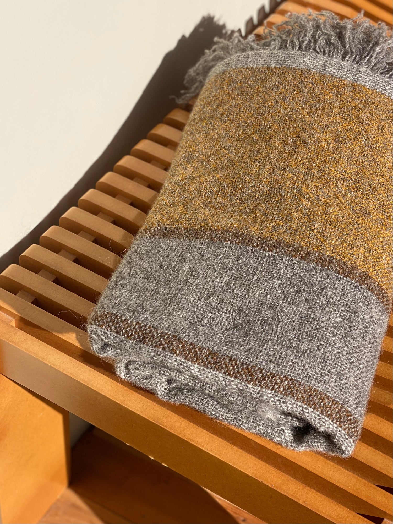 Light weight wool blanket - Bright Gold